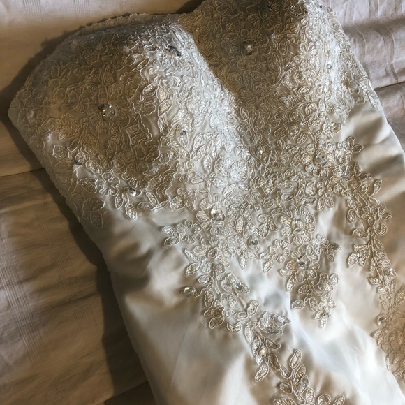 BRAND NEW NEVER WORN WEDDING DRESS - Picture 2 of 6